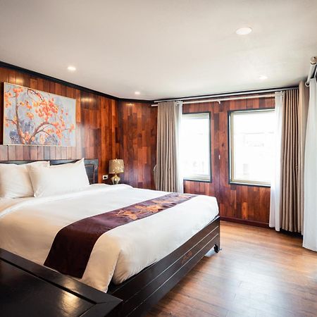 Dragon Crown Legend Cruise Hotell Ha Long Exteriör bild